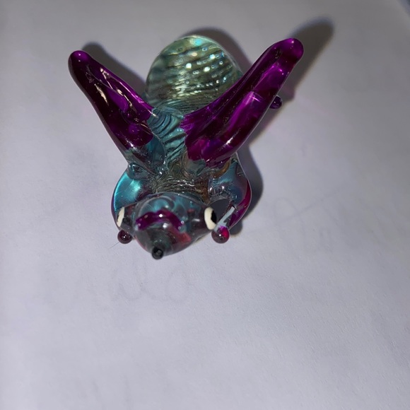 Vintage glass flying insect pin/brooch - Picture 8 of 14